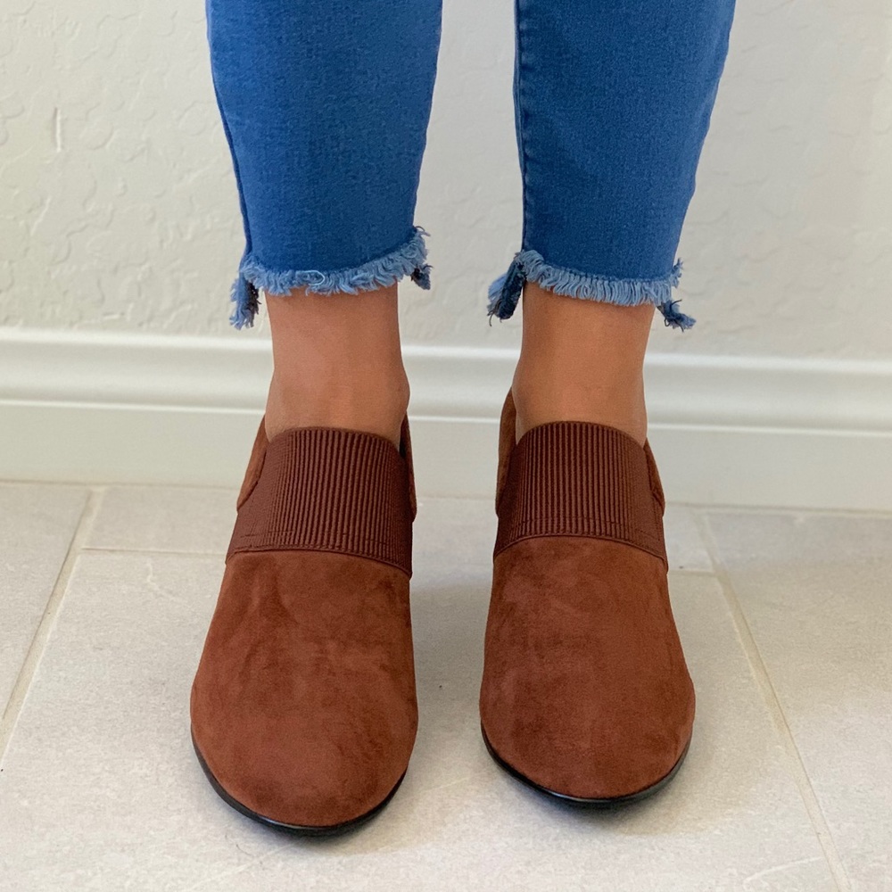 NIB Rust Cognac Leather Cuban Heel Ankle Booties - Picture 5 of 8